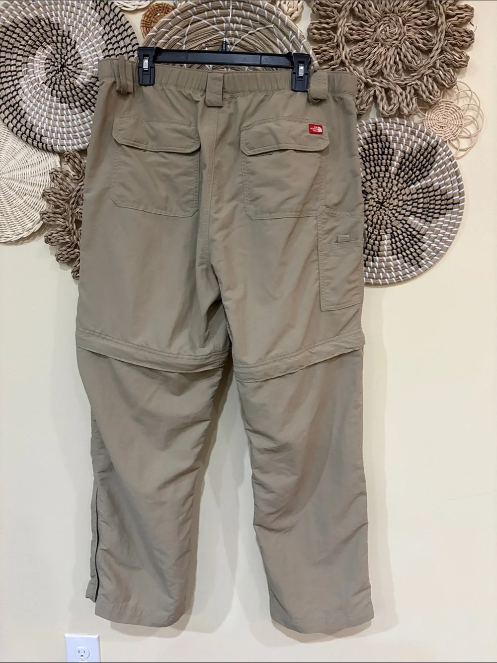 Men's North Face hiking pants tan. Convertible. Large short 29” inseam
